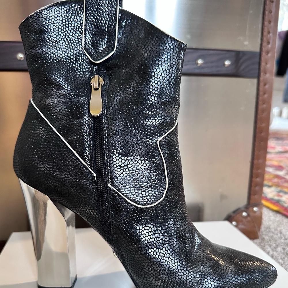 Completely unusual Black and Silver Cowgirl Ankle Boots